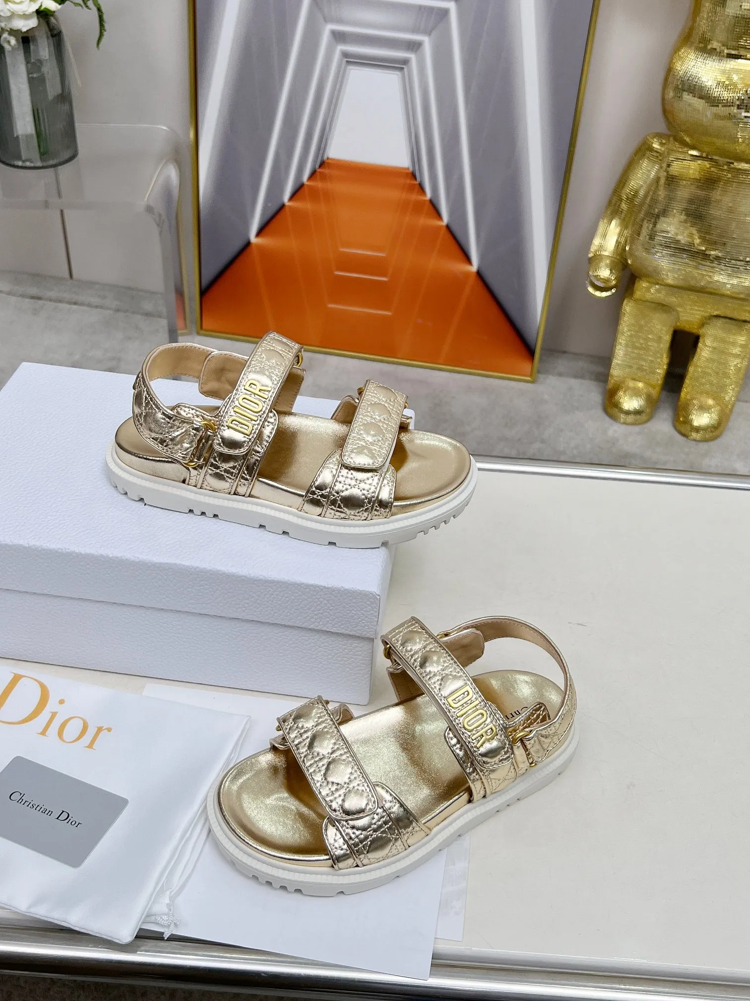👟👟Ex-factory price 500👟👟Dior👏👏new classic style. 🔥Purchasing-level qualityThe most popular thick-soled sandals in foreign counters. Upper➕Inside: original customized material, original mold opening of sole 1.1 (lightweight, code number 35-40 (41/42 can be customized)